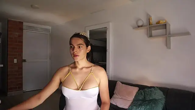 Snapshot of _Vahos_ chatting on October 19, 2025, 5:05 pm Vahos online show from October 19, 2025, 5:05 pm