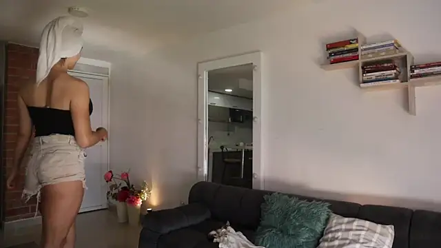 Snapshot of _Vahos_ chatting on November 25, 2025, 5:13 pm Vahos online show from November 25, 2025, 5:13 pm