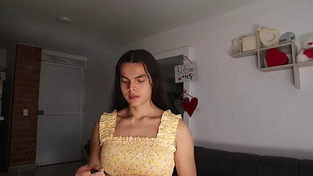 Snapshot of _Vahos_ chatting on February 9, 2026, 7:12 pm Vahos online show from February 9, 2026, 7:12 pm