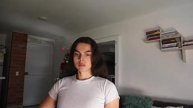 Snapshot of _Vahos_ chatting on December 18, 2025, 6:12 pm Vahos online show from December 18, 2025, 6:12 pm