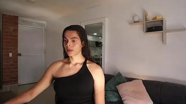 Snapshot of _Vahos_ chatting on October 6, 2025, 5:13 pm Vahos online show from October 6, 2025, 5:13 pm