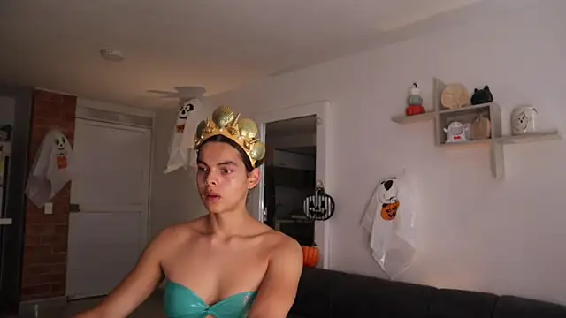 Snapshot of _Vahos_ chatting on October 30, 2025, 5:10 pm Vahos online show from October 30, 2025, 5:10 pm