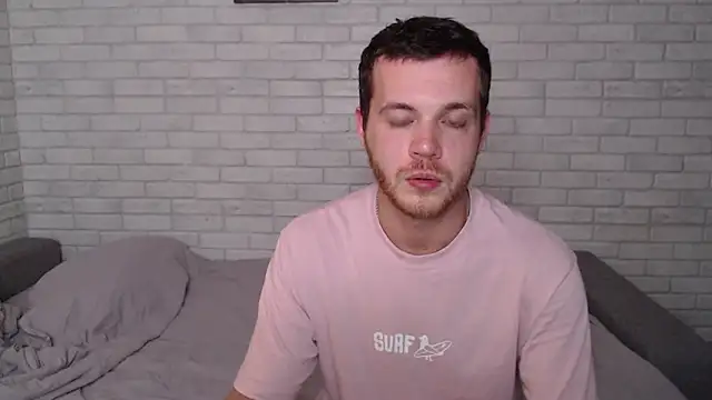 Alexxx horny online show from September 28, 2025, 3:41 pm