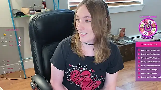 Snapshot of luluvaladon chatting on February 24, 2025, 8:25 pm luluvaladon online show from February 24, 2025, 8:25 pm