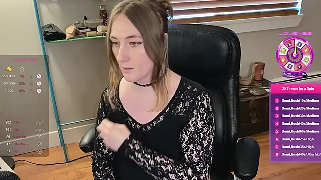 Snapshot of luluvaladon chatting on February 26, 2025, 9:20 pm luluvaladon online show from February 26, 2025, 9:20 pm