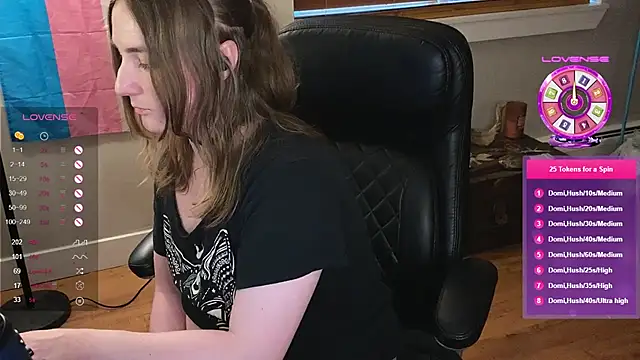 Snapshot of luluvaladon chatting on March 19, 2025, 12:26 am luluvaladon online show from March 19, 2025, 12:26 am