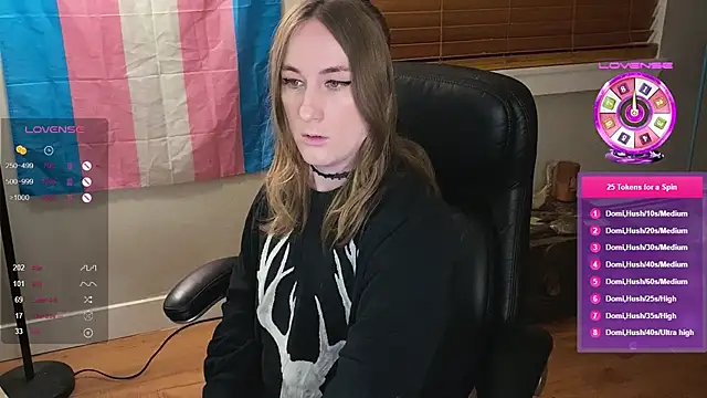 Snapshot of luluvaladon chatting on March 22, 2025, 1:43 am luluvaladon online show from March 22, 2025, 1:43 am