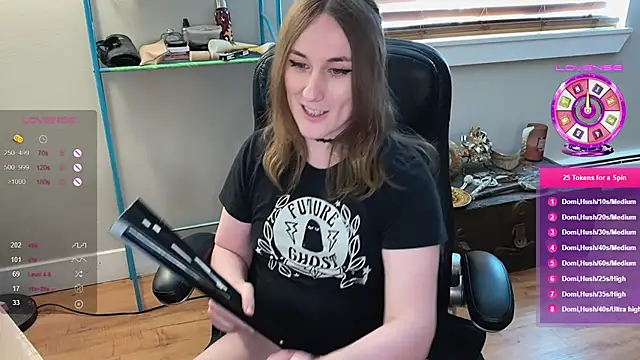 Snapshot of luluvaladon chatting on February 28, 2025, 8:50 pm luluvaladon online show from February 28, 2025, 8:50 pm