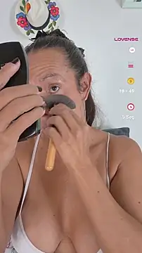 YOURSDEBORA online show from February 20, 2026, 6:32 pm