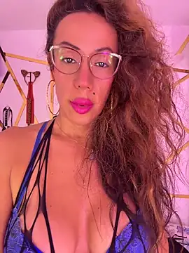 Snapshot of YOURSDEBORA chatting on May 23, 2026, 6:29 pm YOURSDEBORA online show from May 23, 2026, 6:29 pm