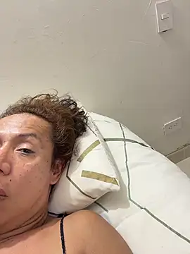 Snapshot of YOURSDEBORA chatting on April 20, 2026, 11:39 pm YOURSDEBORA online show from April 20, 2026, 11:39 pm