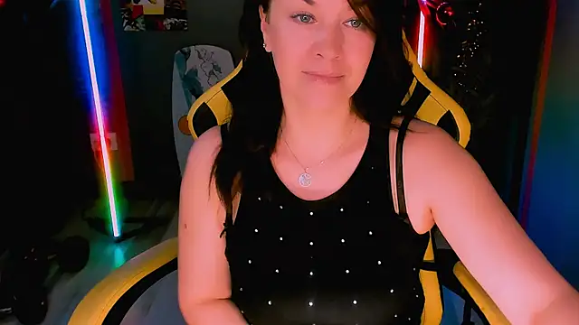 Snapshot of AnaMills chatting on December 19, 2025, 10:17 am AnaMills online show from December 19, 2025, 10:17 am