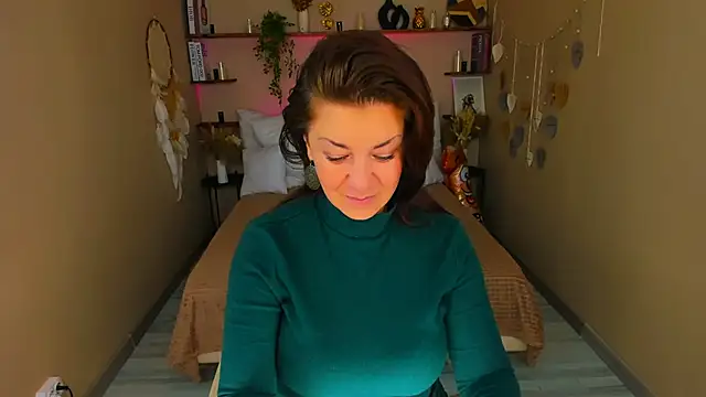 Snapshot of AnaMills chatting on October 4, 2025, 10:06 am AnaMills online show from October 4, 2025, 10:06 am