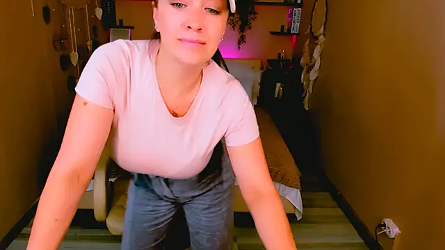 Snapshot of AnaMills chatting on October 22, 2025, 3:11 pm AnaMills online show from October 22, 2025, 3:11 pm