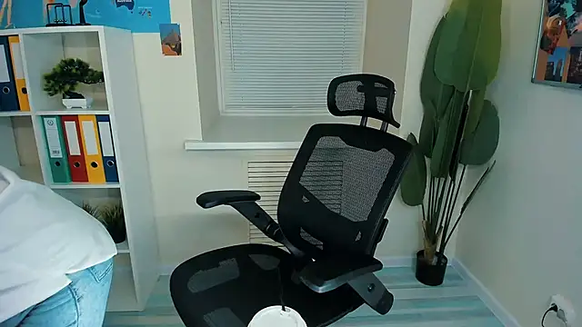 Snapshot of AnaMills chatting on September 17, 2025, 3:03 pm AnaMills online show from September 17, 2025, 3:03 pm