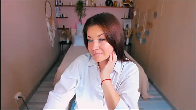 Snapshot of AnaMills chatting on September 22, 2025, 10:32 am AnaMills online show from September 22, 2025, 10:32 am