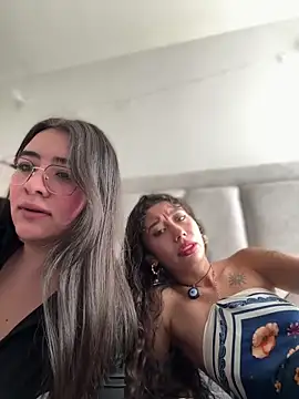 vaneelee online show from March 15, 2026, 5:31 pm