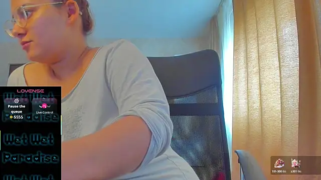 hot evil queen online show from November 13, 2025, 10:08 am