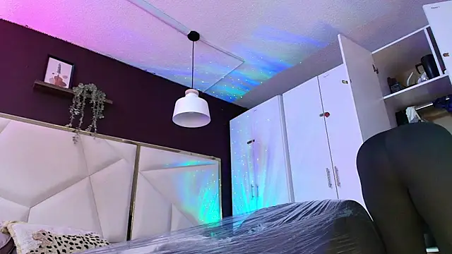 Snapshot of Inndrahot chatting on November 2, 2025, 4:17 am Inndrahot online show from November 2, 2025, 4:17 am