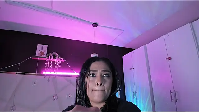 Inndrahot online show from December 16, 2025, 3:44 am