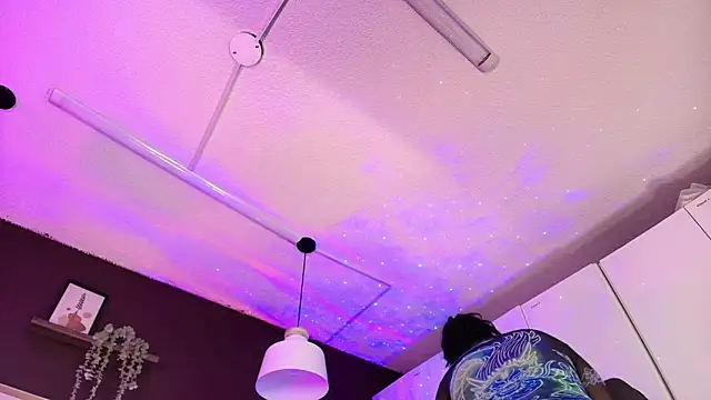 Snapshot of Inndrahot chatting on October 6, 2025, 3:51 am Inndrahot online show from October 6, 2025, 3:51 am