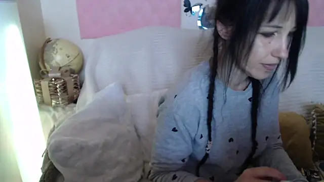 Snapshot of -carla- chatting on June 11, 2026, 5:37 am -carla- online show from June 11, 2026, 5:37 am