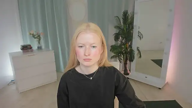 Snapshot of Laly_Peach chatting on June 16, 2026, 11:54 am Laly Peach online show from June 16, 2026, 11:54 am
