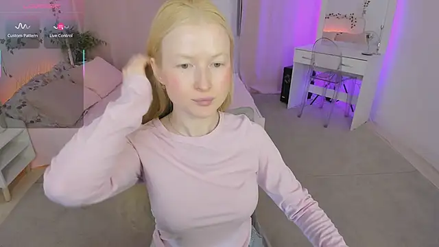 Snapshot of Laly_Peach chatting on June 17, 2026, 10:47 am Laly Peach online show from June 17, 2026, 10:47 am