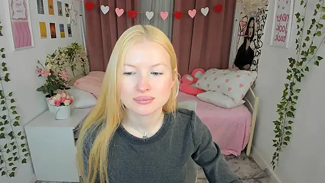 Laly Peach online show from February 12, 2026, 8:36 am