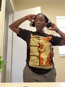 Snapshot of Zadaraye chatting on February 26, 2025, 5:00 pm Zadaraye online show from February 26, 2025, 5:00 pm