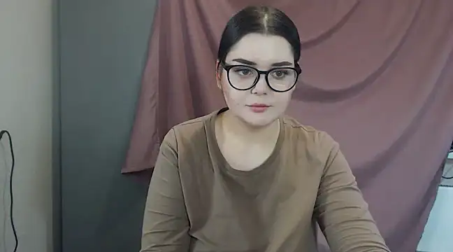 Snapshot of ohhhMie chatting on February 11, 2025, 6:55 pm ohhhMie online show from February 11, 2025, 6:55 pm