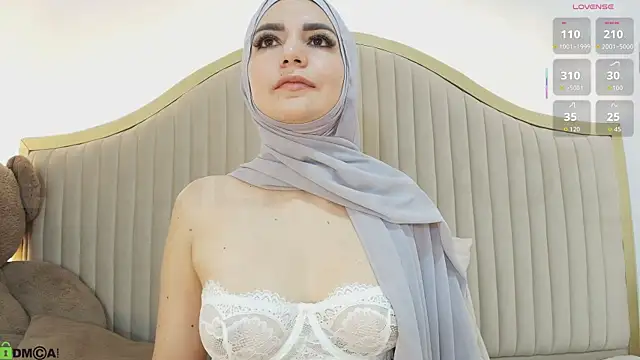 dalilasaadi  online show from September 18, 2025, 4:21 pm