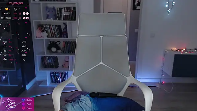 Emma Bryan online show from March 18, 2025, 9:10 pm