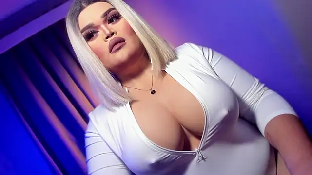 Snapshot of KarolinaThompson chatting on March 18, 2025, 6:28 am KarolinaThompson online show from March 18, 2025, 6:28 am