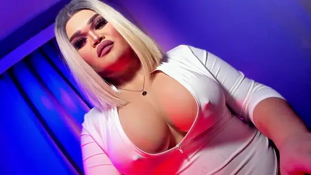 Snapshot of KarolinaThompson chatting on March 22, 2025, 12:14 pm KarolinaThompson online show from March 22, 2025, 12:14 pm