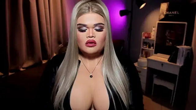 Snapshot of KarolinaThompson chatting on December 1, 2024, 10:48 pm KarolinaThompson online show from December 1, 2024, 10:48 pm