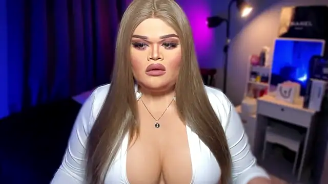 Snapshot of KarolinaThompson chatting on January 16, 2025, 8:00 am KarolinaThompson online show from January 16, 2025, 8:00 am