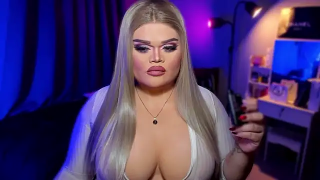 Snapshot of KarolinaThompson chatting on December 14, 2024, 8:29 pm KarolinaThompson online show from December 14, 2024, 8:29 pm