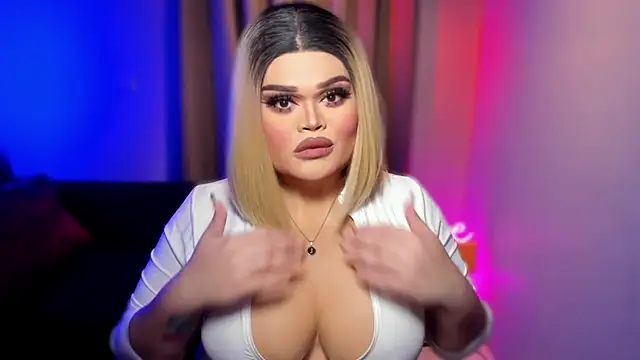 Snapshot of KarolinaThompson chatting on March 5, 2025, 9:05 am KarolinaThompson online show from March 5, 2025, 9:05 am