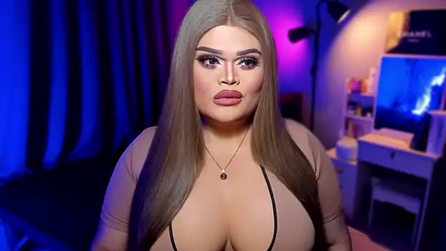 Snapshot of KarolinaThompson chatting on December 8, 2024, 7:43 pm KarolinaThompson online show from December 8, 2024, 7:43 pm