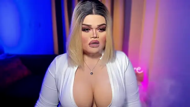 Snapshot of KarolinaThompson chatting on February 1, 2025, 7:47 am KarolinaThompson online show from February 1, 2025, 7:47 am