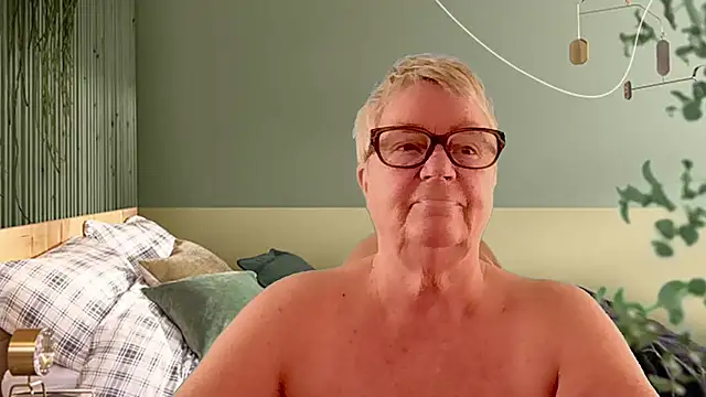 GrannyChrissy68 online show from March 25, 2026, 1:21 pm