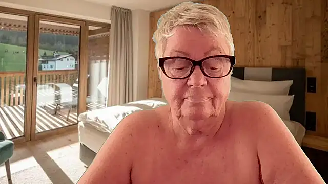 GrannyChrissy68 online show from March 22, 2026, 1:34 pm