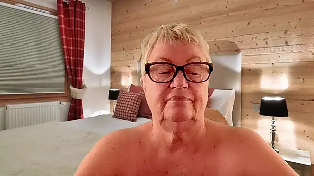 GrannyChrissy68 online show from March 31, 2026, 1:46 pm