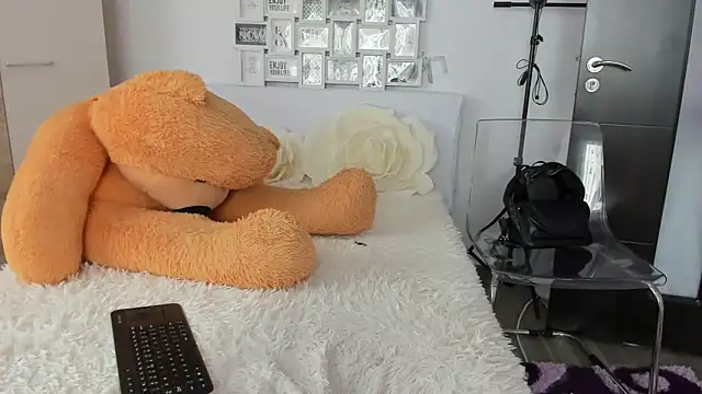 sweetemy4u online show from February 18, 2025, 11:33 am