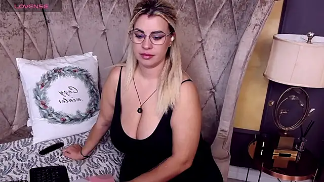 BustyGizelle online show from November 15, 2025, 6:39 am