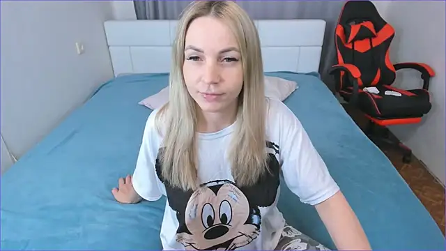 DreamGirl225 online show from October 20, 2025, 7:20 am