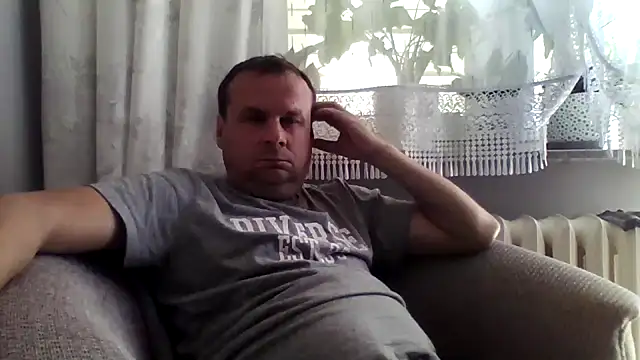 Snapshot of grzes19763 chatting on June 9, 2026, 8:26 am grzes19763 online show from June 9, 2026, 8:26 am