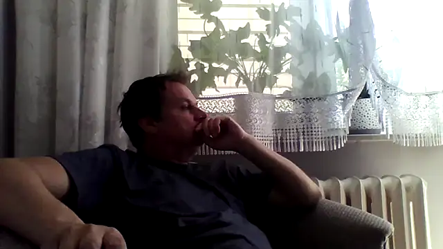Snapshot of grzes19763 chatting on May 20, 2026, 9:39 am grzes19763 online show from May 20, 2026, 9:39 am