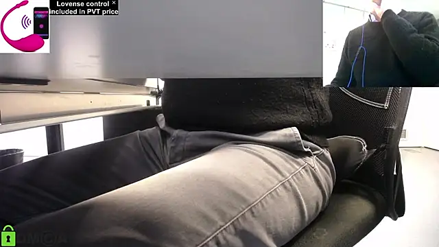 Snapshot of pliko chatting on March 11, 2025, 11:33 am pliko online show from March 11, 2025, 11:33 am